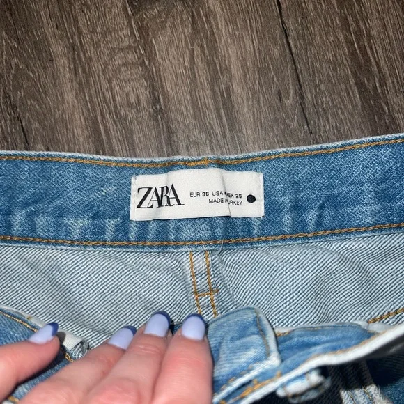 ZARA JEAN SHORTS - Picture 2 of 4